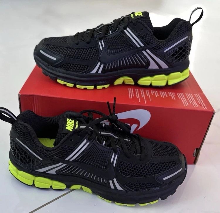 Nike Zoom Vomero 5 – Black / Volt 